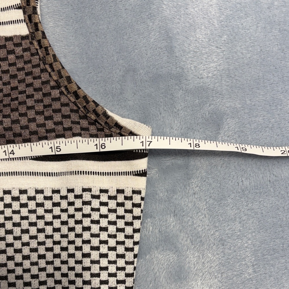 Papillon Blanc Monochrome and Patterned Sleeveless Dress - Picture 8 of 10